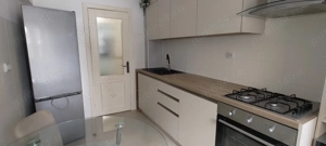 Inchiriez apartament zona centrala cu loc de parcare - imagine 8