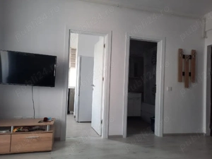 închiriez garsoniera