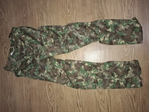Vand pantaloni militari camuflaj