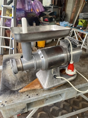 vand masina de tocat carne 