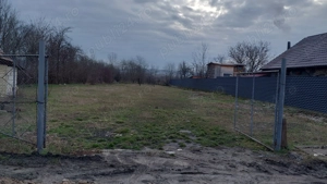 Inchiriez teren intravilan