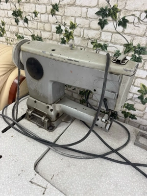 Mașină de cusut marca rusească anii 70-80 - imagine 3