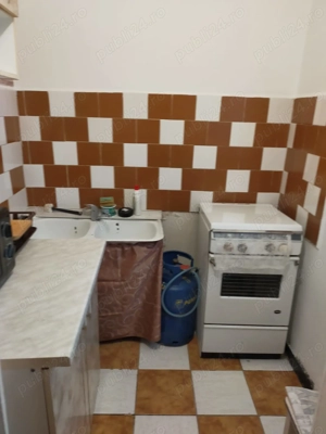 Închiriez garsoniera 