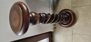 Piedestal, suport din lemn