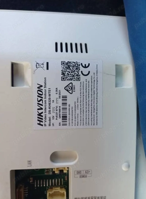 Videointerfon de interior WiFi Hikvision DS-KH6320-WTE1-W, 7 inch, slot card, aparent, 12V DC PoE, a