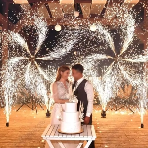 Fum greu,gheață carbonică,artificii vulcan,sori rotitori,baloane fum