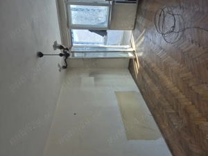 2 camere, etaj 3 4, balcon mare, stradal, langa transport public,trebuie renovat,disponibil imediat