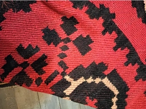 Covor vechi tradițional din lână 