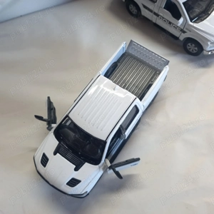 3 machete vechi, deosebite - imagine 3