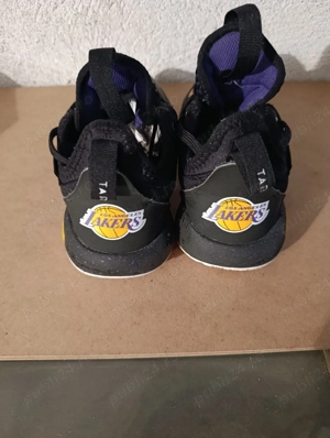 adidași NR 37 ( nu trimit prin curier 