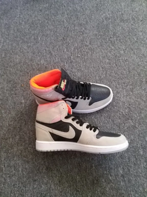 adidași NR 40 ( nu trimit prin curier sau poștă 