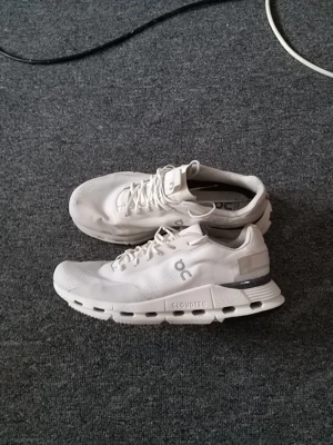 adidași bărbați NR 42 ( nu trimit prin curier sau poștă 