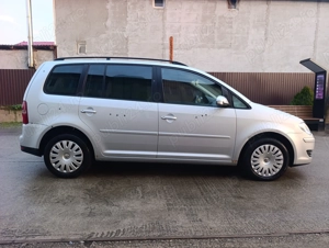 Vând Volkswagen Touran 1,9 TDI- 7 locuri
