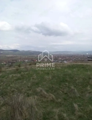 Teren intravilan 430 mp – zonă liniștită, cu panoramă superbă asupra orașului