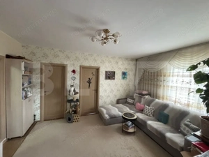 Apartament semidecomandat cu 3 camere, etaj intermediar, parcare, zona Terra