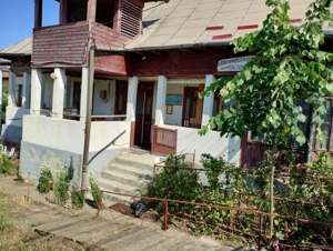 Casă bătrânească de vânzare Pucioasa