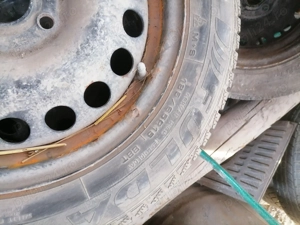 Se vinde 4 cauciucuri jante 