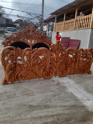 Vând pat sculptat manual din lemn de tei... - imagine 2