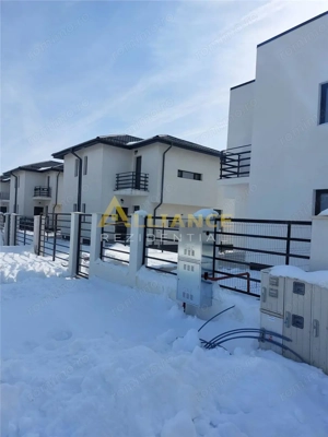 Casa la 4-5 km de metrou,bine amplasata,super pret . - imagine 12