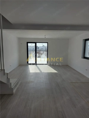 Casa la 4-5 km de metrou,bine amplasata,super pret . - imagine 13