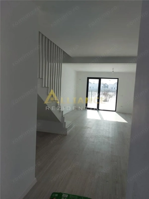 Casa la 4-5 km de metrou,bine amplasata,super pret . - imagine 10