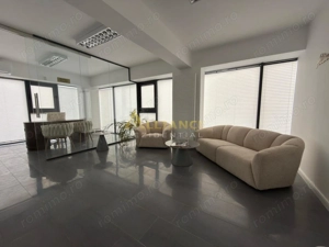 Spatiu de inchiriat,stradal l,la 1-2 minute de mers pana la metrou.