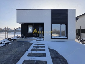 Casa de vanzare cu 3 camere,2 bai,teren 438mp