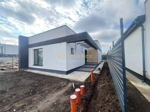 CASA INDIVIDUALA  -3 CAMERE-2 BAI