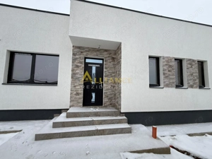 Casa de v #226;nzare - 4 camere Comuna Berceni - confort, spatiu si intimitate