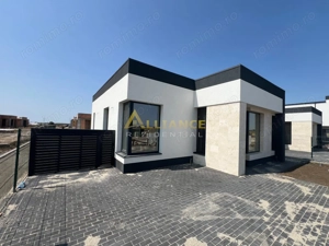 Casa de vanzare cu 4 camere,2 bai ansamblu rezidential