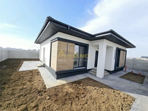 Casa individuala - 4 camere - panouri solare - gaz- curent - 5 min de STV - pod