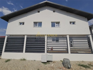 Duplex cu perete dublu- 4 camere - 2 bai - apa curenta  - pod