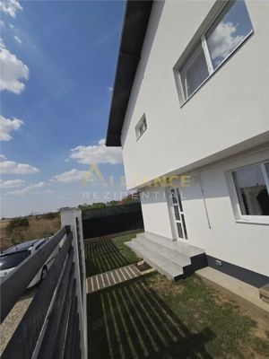 Duplex cu perete dublu- 4 camere - 2 bai - apa curenta  - pod - imagine 2