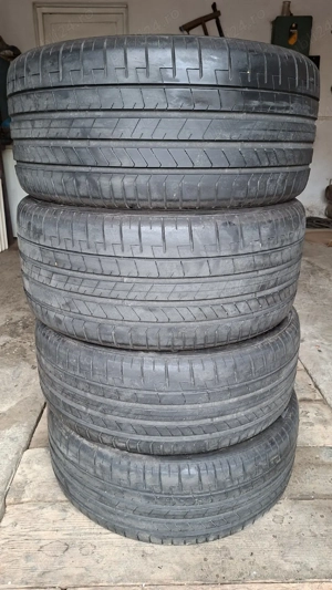 Vând 4 anvelope Pirelli,, Pzero "de vară stare foarte bună .