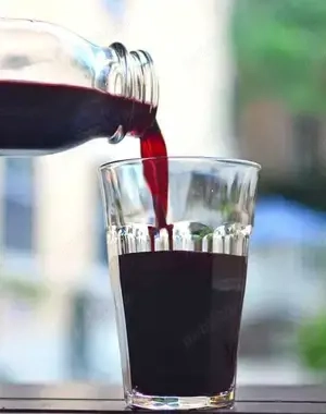 Vand suc de coacaze negre