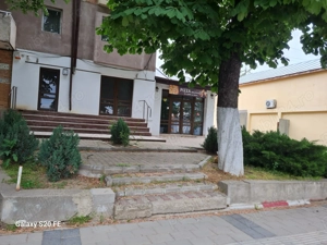 Închiriez spațiu comercial cu suprafața de 110 m.p. în orașul Panciu, județul Vrancea.