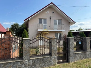 Casa de vanzare in Bacau Saucesti spatioasă cu etaj separat - imagine 2