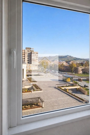 Apartament spațios cu 4 camere, 100 mp utili, triplă orientare.