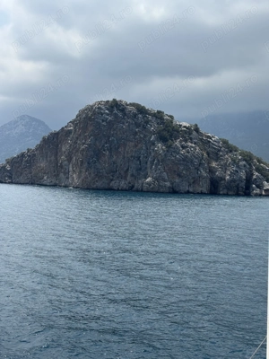 Domn generos, caut o fata draguta