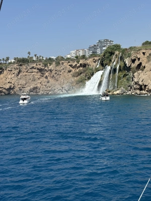 Domn generos, caut o fata draguta