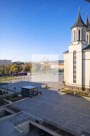 Apartament spațios cu 4 camere, 100 mp utili, triplă orientare.