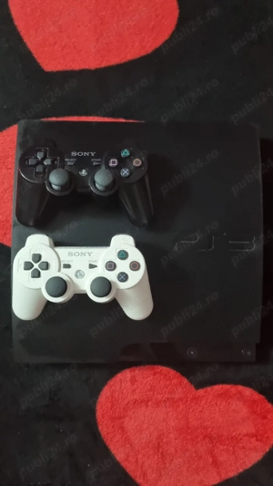 vând PS3 slim 256 GB cu două controllere plus două jocuri 