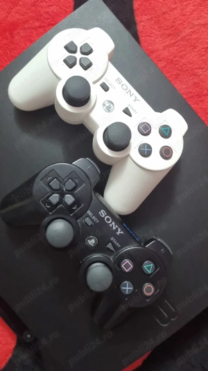 vând PS3 slim 256 GB cu două controllere plus două jocuri  - imagine 2