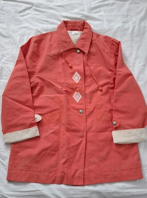 Particular! Pardesiu primăvară model retro