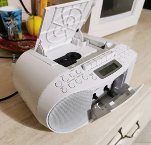 Sistem audio casetofon cu CD casetă si radio alb design deosebit - imagine 4