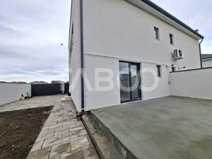 Casa tip duplex de vanzare cu acces auto curte terasa Selimbar