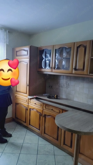 Vând Modila de bucătărie din lemn masiv.