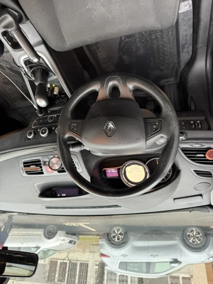 Renault Megane 3 break model 2011 - imagine 3