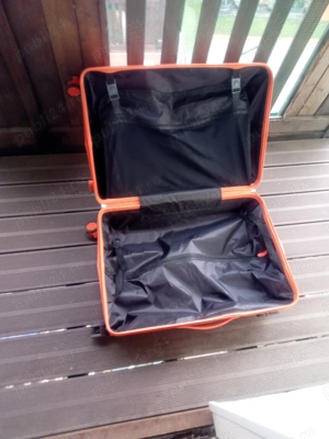 Vând troler 64x46x31cm,4 roti - imagine 3