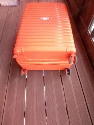 Vând troler 64x46x31cm,4 roti - imagine 2